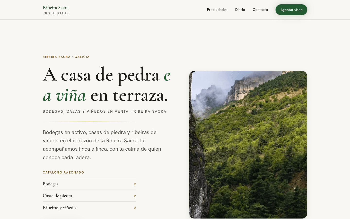 Captura del catálogo de la demo de inmobiliaria de lujo de la Ribeira Sacra, modo claro